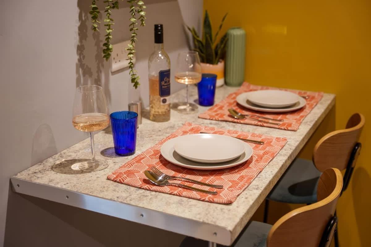 Apartment Hideaway - 2 Bed Near Station And Conference Centre *