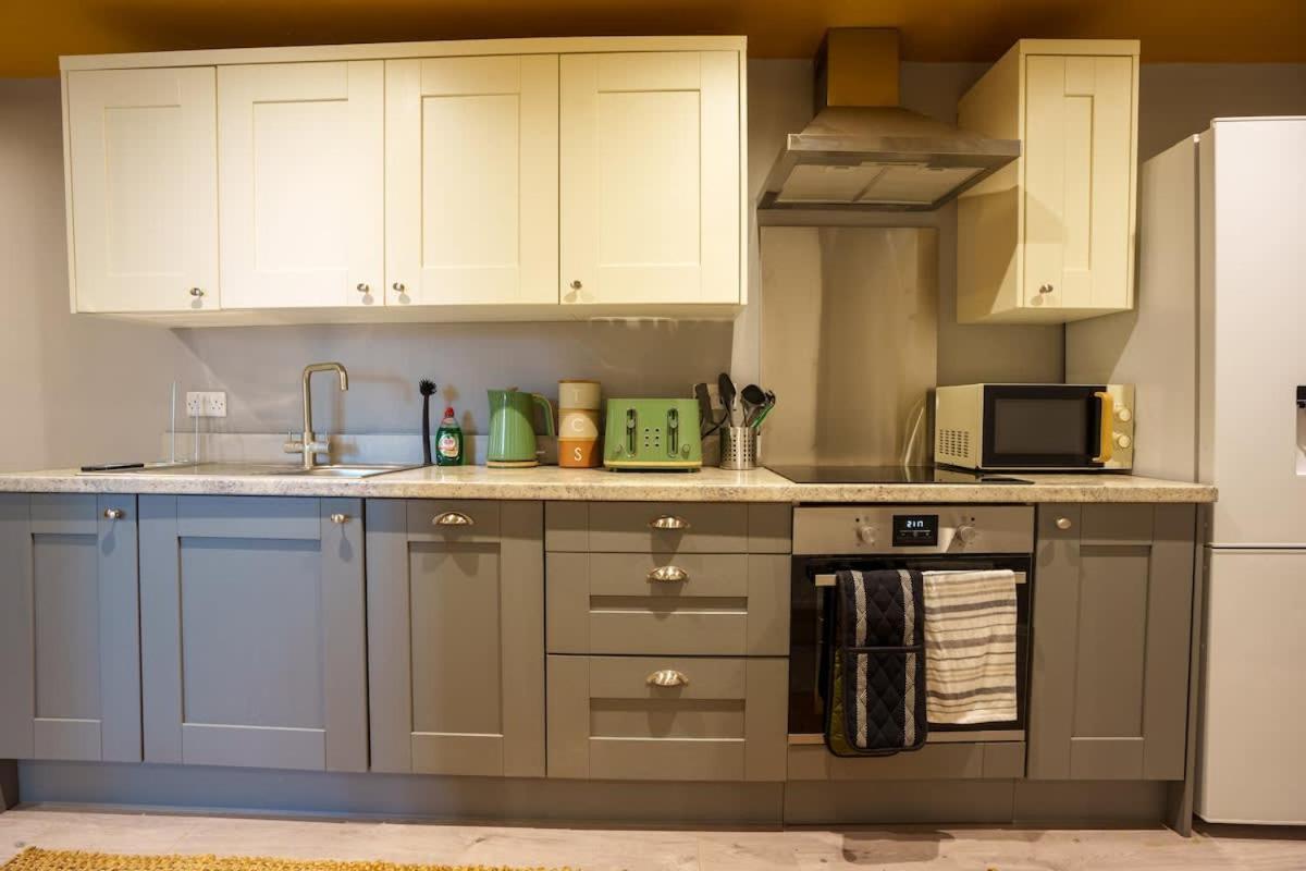 Apartment Hideaway - 2 Bed Near Station And Conference Centre
